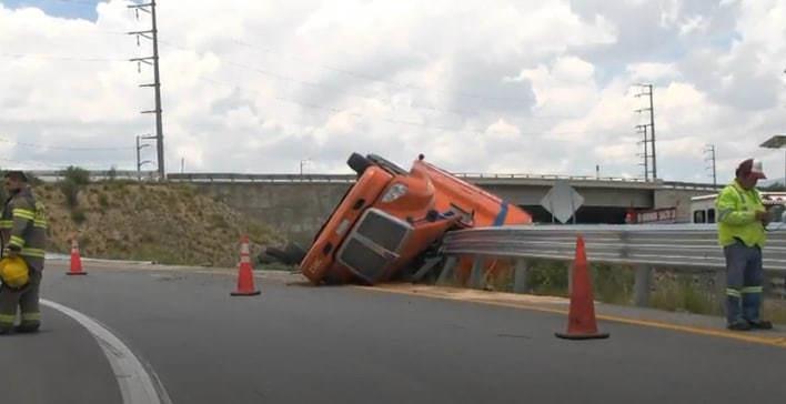 Trailero pierde la vida tras accidente en carretera Saltillo-Zacatecas