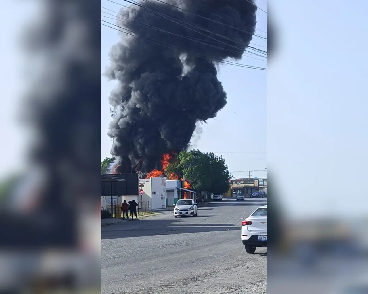 El incendio que dejó como pérdida total el establecimiento se  registró sobre la avenida Tenochtitlán y Río San Marcos en Ciudad Victoria. Foto: Ignacio Aceves