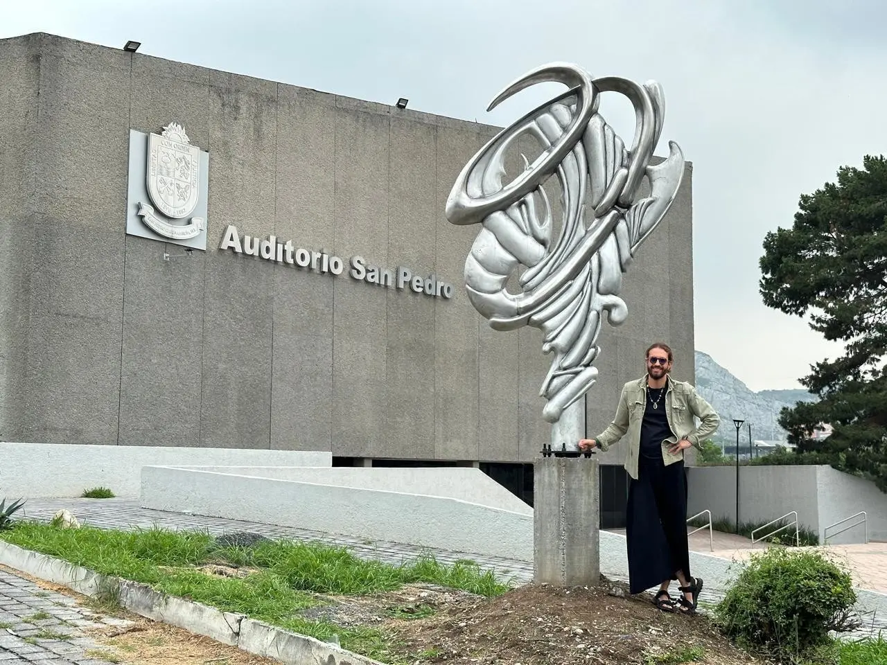 Escultura “Portal del Aire”en el Auditorio San Pedro. Foto: Azael Valdés