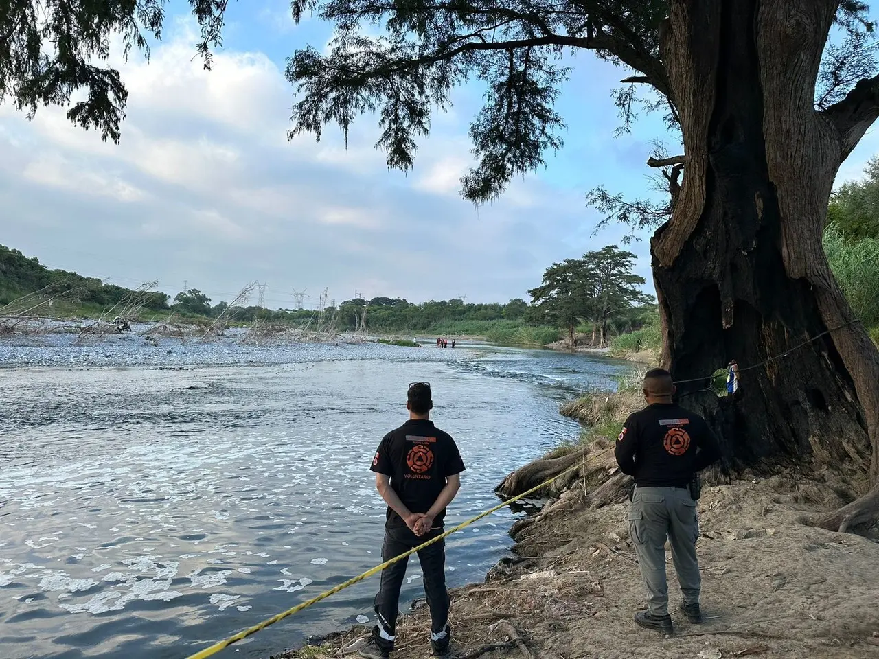 Un joven murió ahogado tras ser arrastrado por la fuerte corriente del Río Santa Catarina. Foto. PCNL