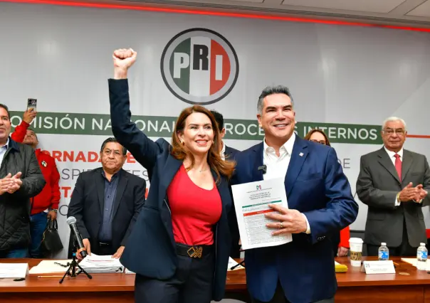 Alejandro Moreno se registra para reelegirse en la presidencia del PRI