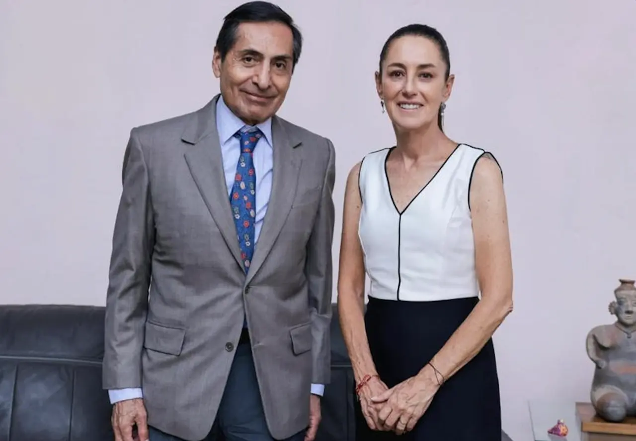 Secretario de Hacienda y Crédito Público, Rogelio Ramírez de la O junto a Claudia Sheinbaum, virtual presidenta electa de México. Foto: Especial