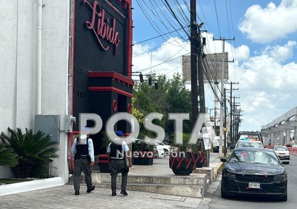 Dejan arma de fuego en interior de un motel en Monterrey