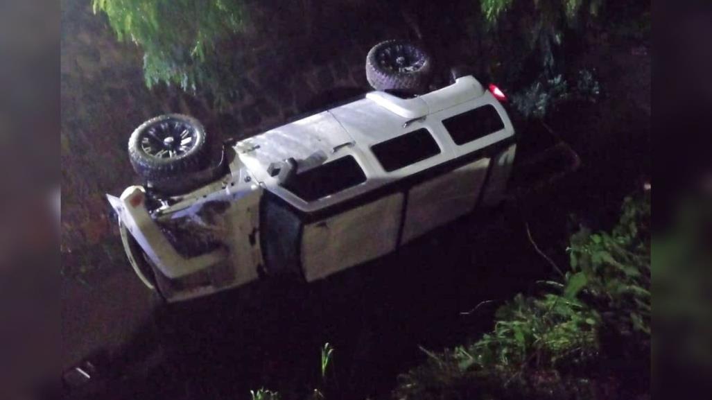 Hummer acaba al fondo de un arroyo en la colonia Morga de Durango