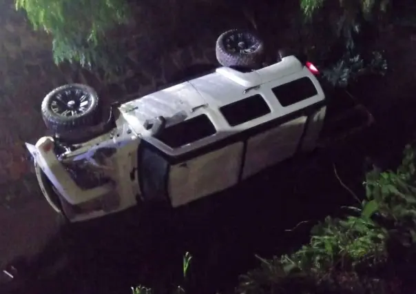 Hummer acaba al fondo de un arroyo en la colonia Morga de Durango