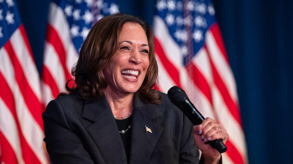 Kamala Harris se perfila como candidata demócrata con 55% de aprobación