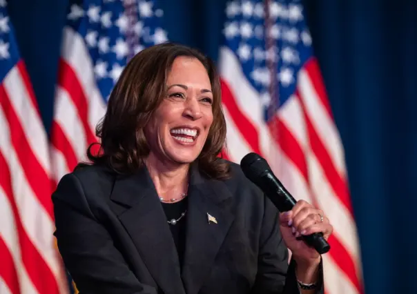 Kamala Harris se perfila como candidata demócrata con 55% de aprobación