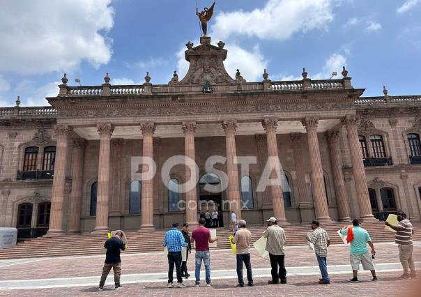 Protestan taxistas de aplicación por presuntos hostigamientos