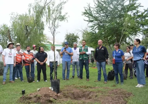 Con 80 árboles, reforestan Bosque Urbano en Torreón