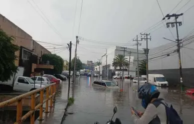Ahoga lluvia a Nacualpan; desborda río y paraliza vialidad (VIDEO)