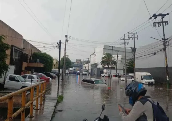 Ahoga lluvia a Nacualpan; desborda río y paraliza vialidad (VIDEO)