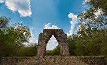 Descubre Kabah, la joya arqueológica de Yucatán con arquitectura maya única