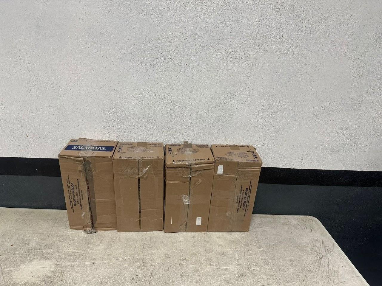 ¡Ni tan saladas! Aseguran droga en cajas de galletas en paquetería de Monterrey