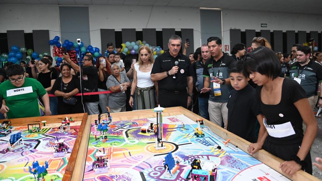 Apodaca premia talento de 160 niños y jóvenes en la Escuela de Robótica