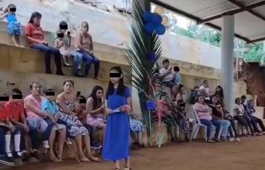 Estudiante se gradúa sola de una primaria; así bailó el vals (VIDEO)