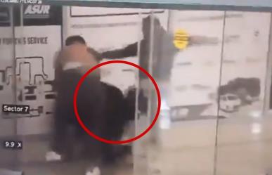 Brutal golpiza a conductor de Uber en Aeropuerto (VIDEO)