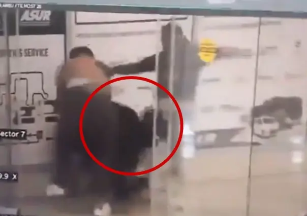 Brutal golpiza a conductor de Uber en Aeropuerto (VIDEO)