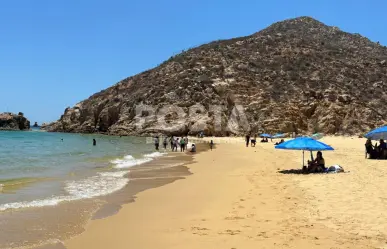 Familias de Los Cabos disfrutan de playa La Empacadora  en estas vacaciones