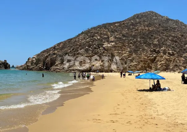 Familias de Los Cabos disfrutan de playa La Empacadora  en estas vacaciones