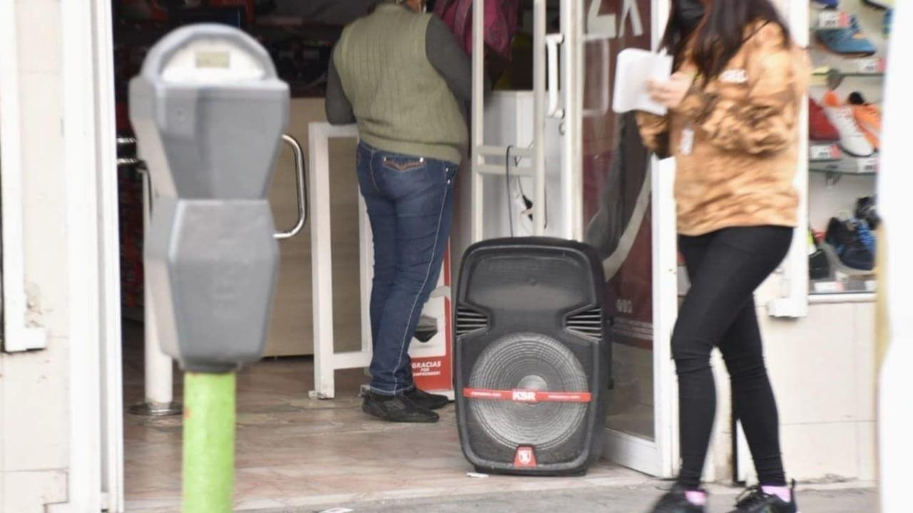 Un negocio con una bocina afuera del local. Foto: Ayuntamiento de Gómez Palacio.