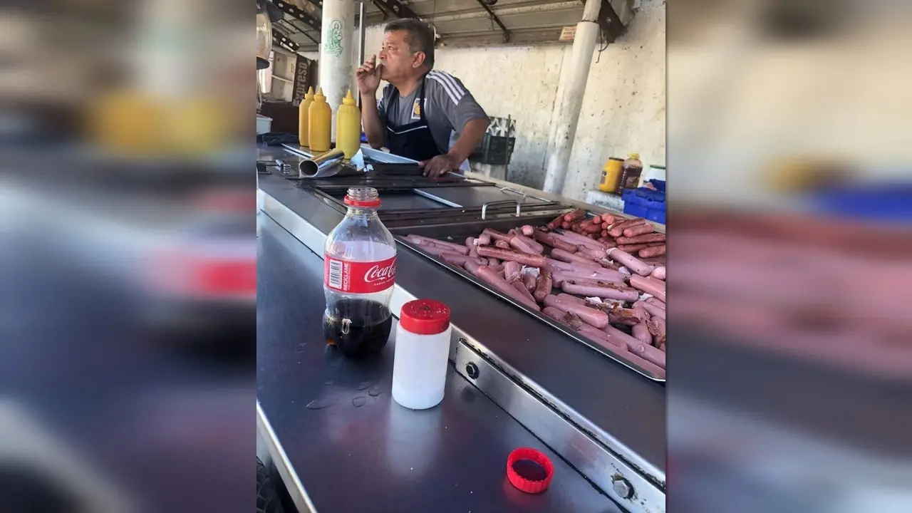 El pikas vendedor de hotdog en ciudad Victoria. Foto: Sanjua Pineda