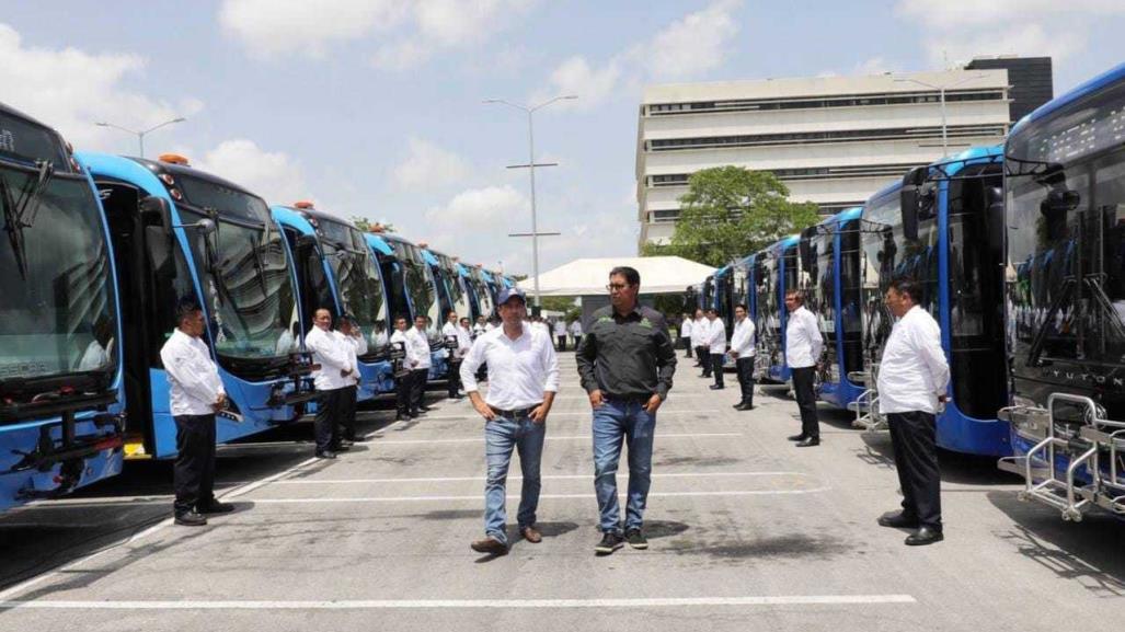 Gobernador Mauricio Vila presenta nuevas unidades Va y Ven en Mérida