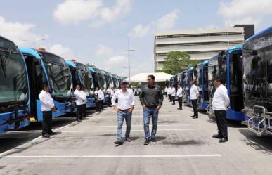 Gobernador Mauricio Vila presenta nuevas unidades Va y Ven en Mérida