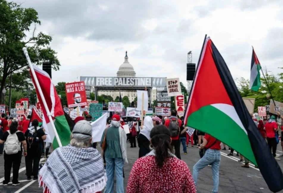 Miles de personas protestan en el Capitolio durante visita de Netanyahu