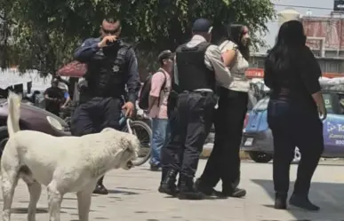 Lady gasolina: Mujer enloquece en gasolinera y amenaza a trabajadores (VIDEO)