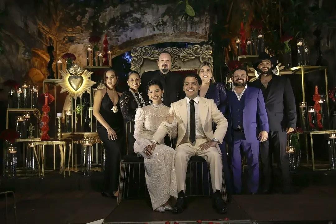 Familia de Christian Nodal y de Ángela Aguilar. Foto: Pepe Aguilar