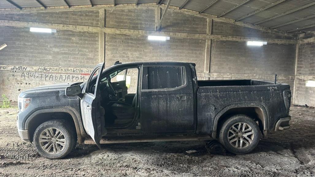 Guardia Estatal asegura camioneta robada, armamento y equipo táctico