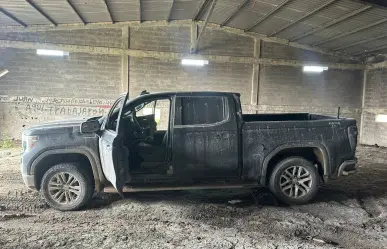 Guardia Estatal asegura camioneta robada, armamento y equipo táctico