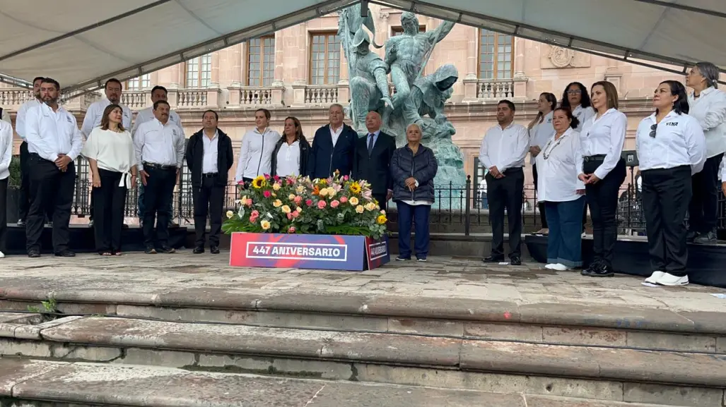 Honran a fundadores de Saltillo con guardia de honor 