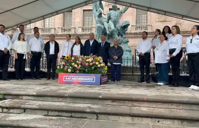 Honran a fundadores de Saltillo con guardia de honor 