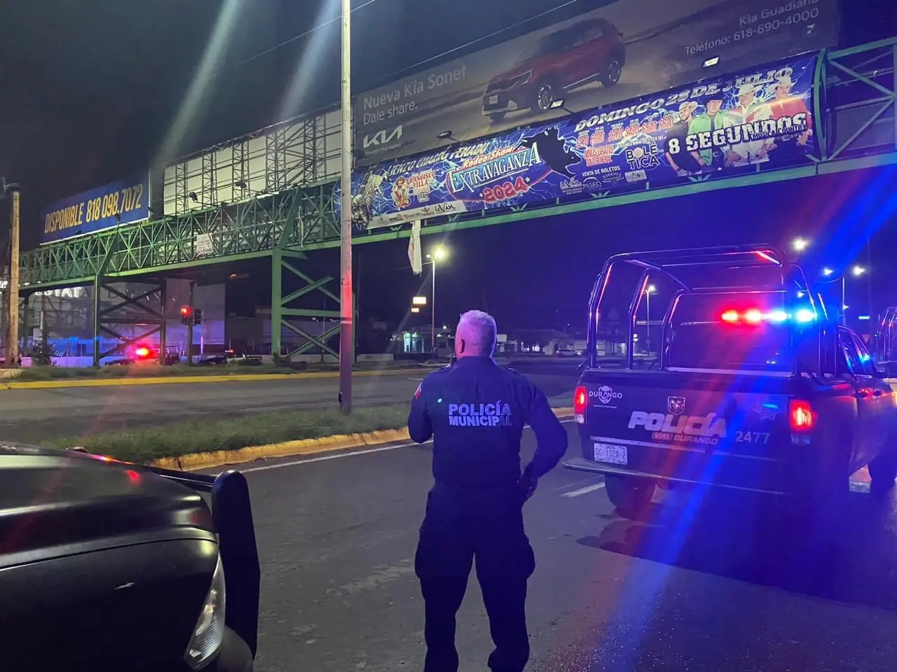 Policías municipales se evitaron un suicidio de una joven que sufría ansiedad. Foto: Especial.