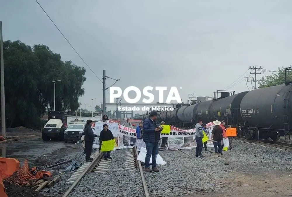 Los manifestantes aseguraron que quedaron incomunicados por la construcción del Tren Suburbano. Imagen: POSTA