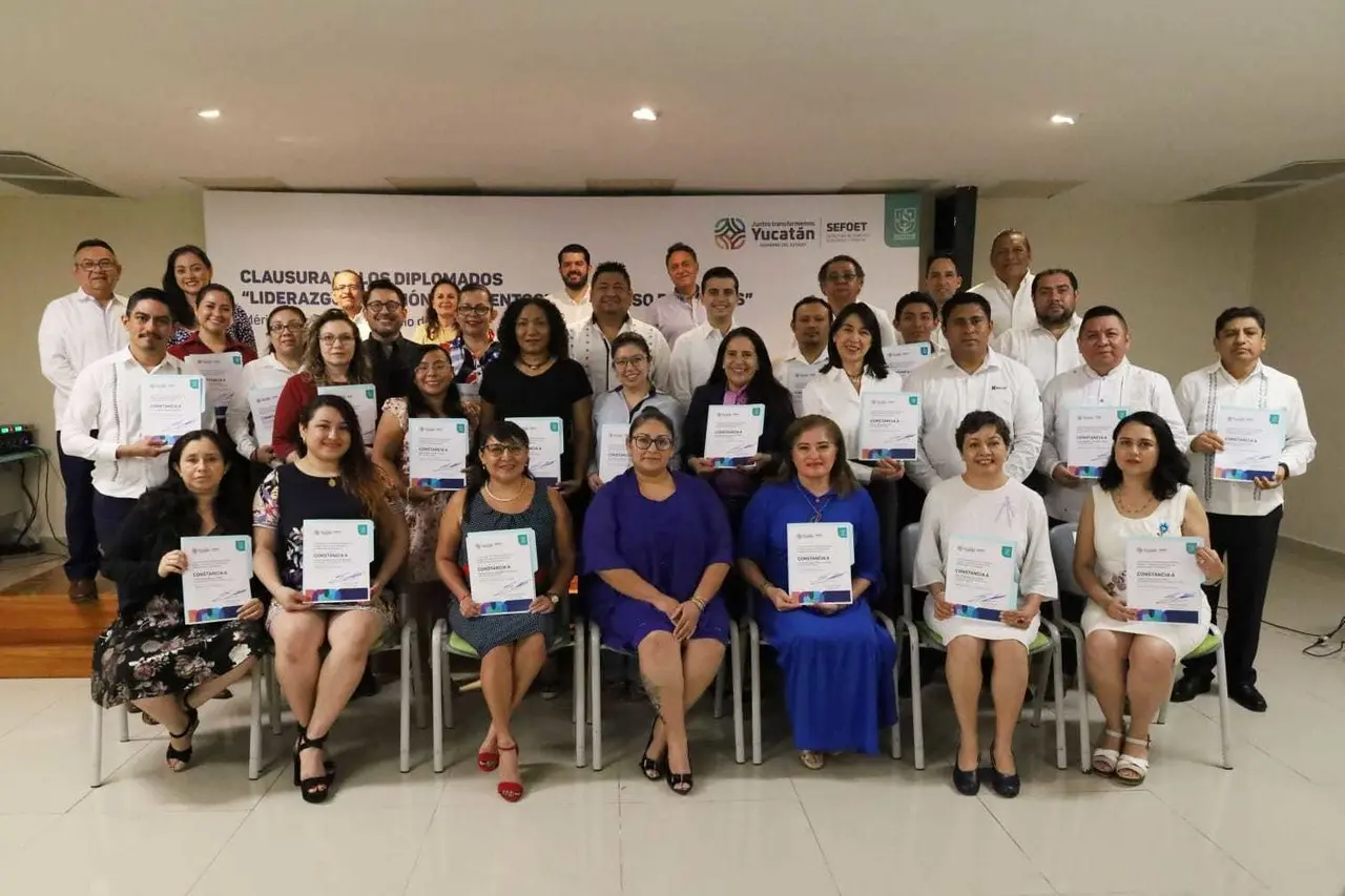 Alumnos pertenecientes a 49 Pymes terminaron sus diplomados en “Proceso de Ventas” y “Liderazgo y Gestión de Talento” que impulsó la Sefoet.- Foto de la Sefoet