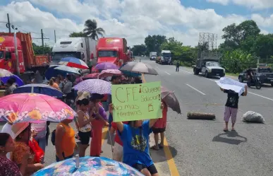 Bloqueo en carretera Villahermosa-Frontera deja turistas varados en Tabasco
