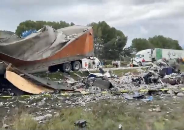 Otro fatal accidente en la carretera 57: Fallecen 3 personas y saquean cerveza