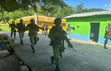 Confirma AMLO desplazamiento de chiapanecos a Guatemala por violencia