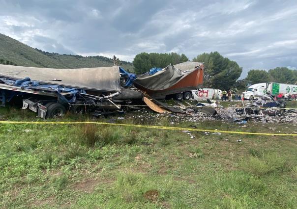 Nuevo accidente mortal en carretera 57: Fallecen 2 traileros y un menor de edad