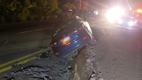 ¡Terminó volcado! Intenta pasar grieta de la Tenango-Tenancingo