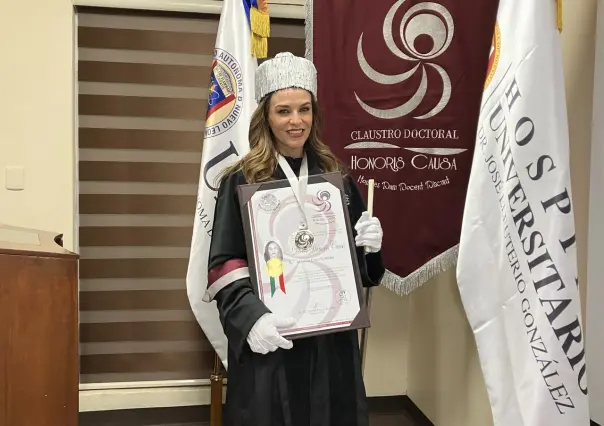 Mónica Cruz recibe grado de Doctor Honoris Causa por su labor en los medios