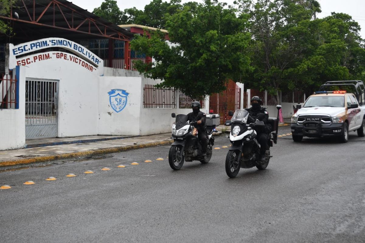 Personal de la Guardia Estatal realiza patrullajes por escuelas de la ciudad. Foto: Guardia Estatal