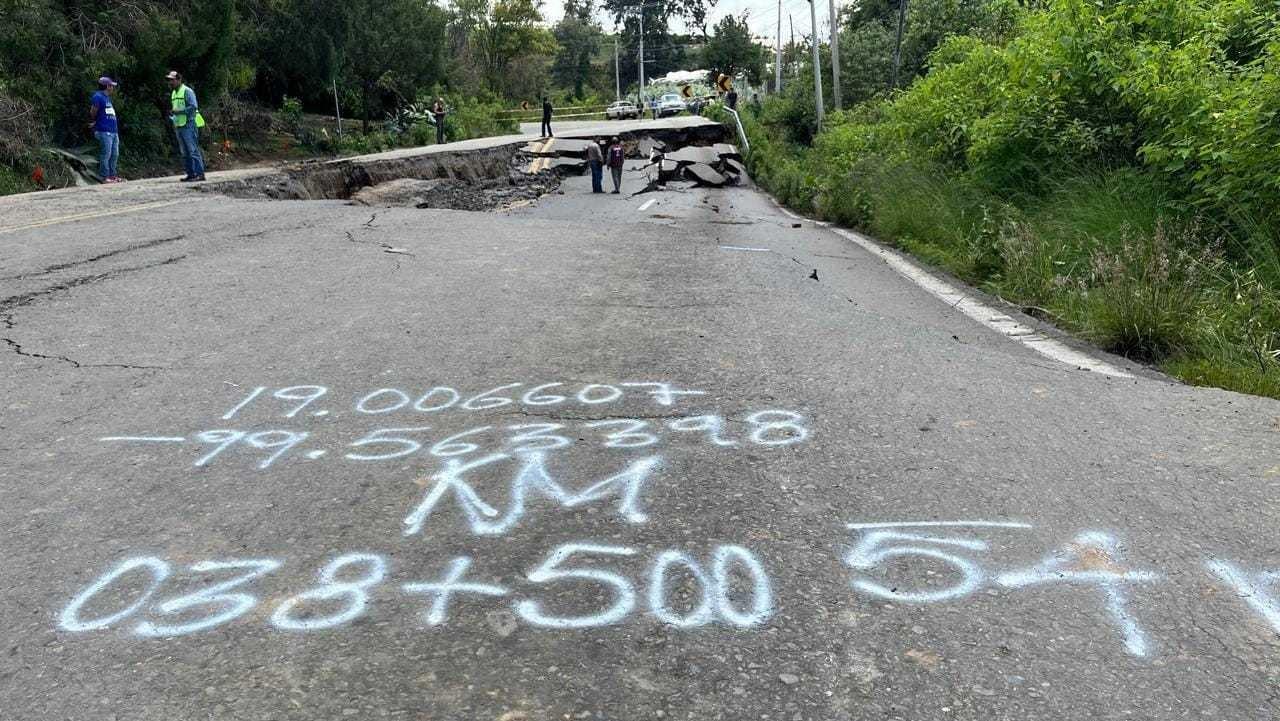 Hundimiento en carretera Tenango-Tenancingo cumple tres días. Foto: POSTA