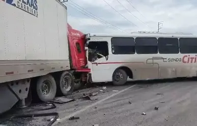 Choque en Carretera a Laredo deja dos heridos