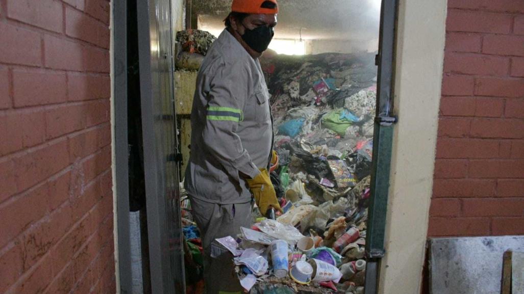 Acumulación de basura en UH de Azcapotzalco pudo ser por Síndrome de Diógenes