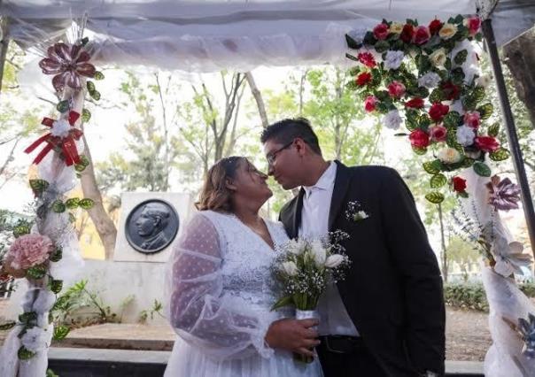 Registro civil de la CDMX celebra mega boda