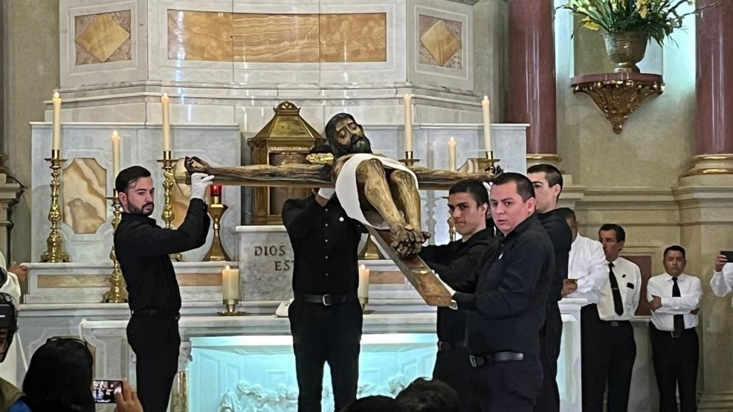 Saltillenses veneran al Santo Cristo de la Capilla