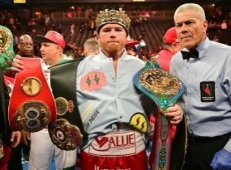 Saúl El Canelo Álvarez con sus titulos ganados. Foto: Periódico Correo.